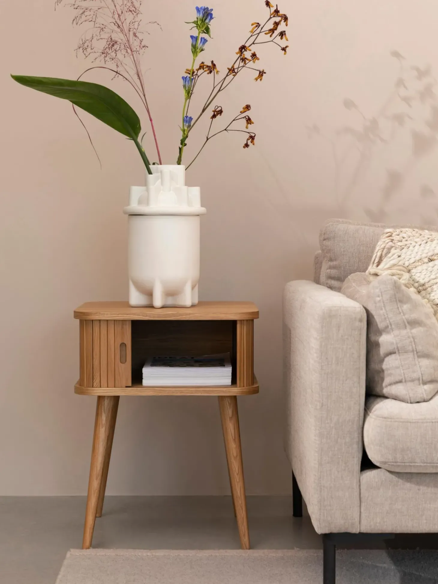 Comodino In Legno Con Anta Scorrevole E Frontale Scanalato Barbier