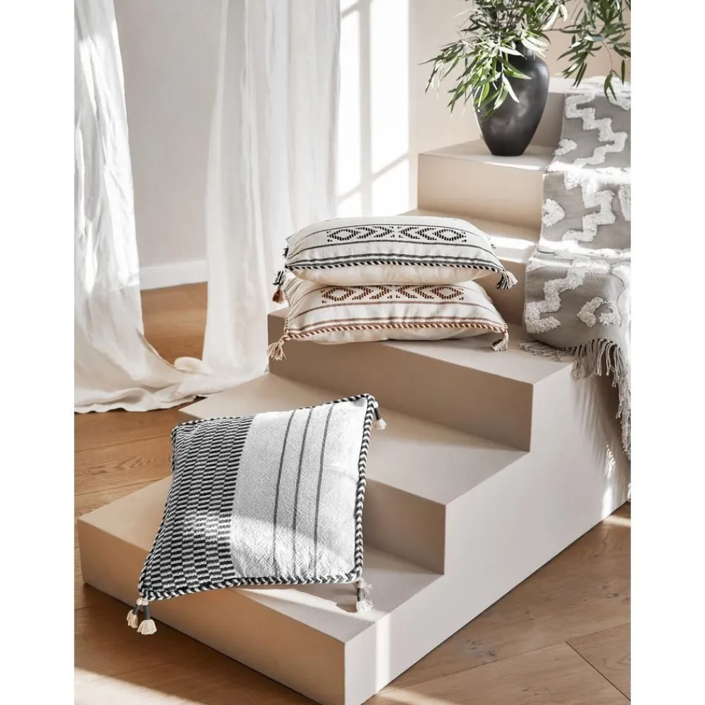 Copricuscino In Cotone Con Struttura Intrecciata A Mano E Nappe Okiro*Westwing Collection Best