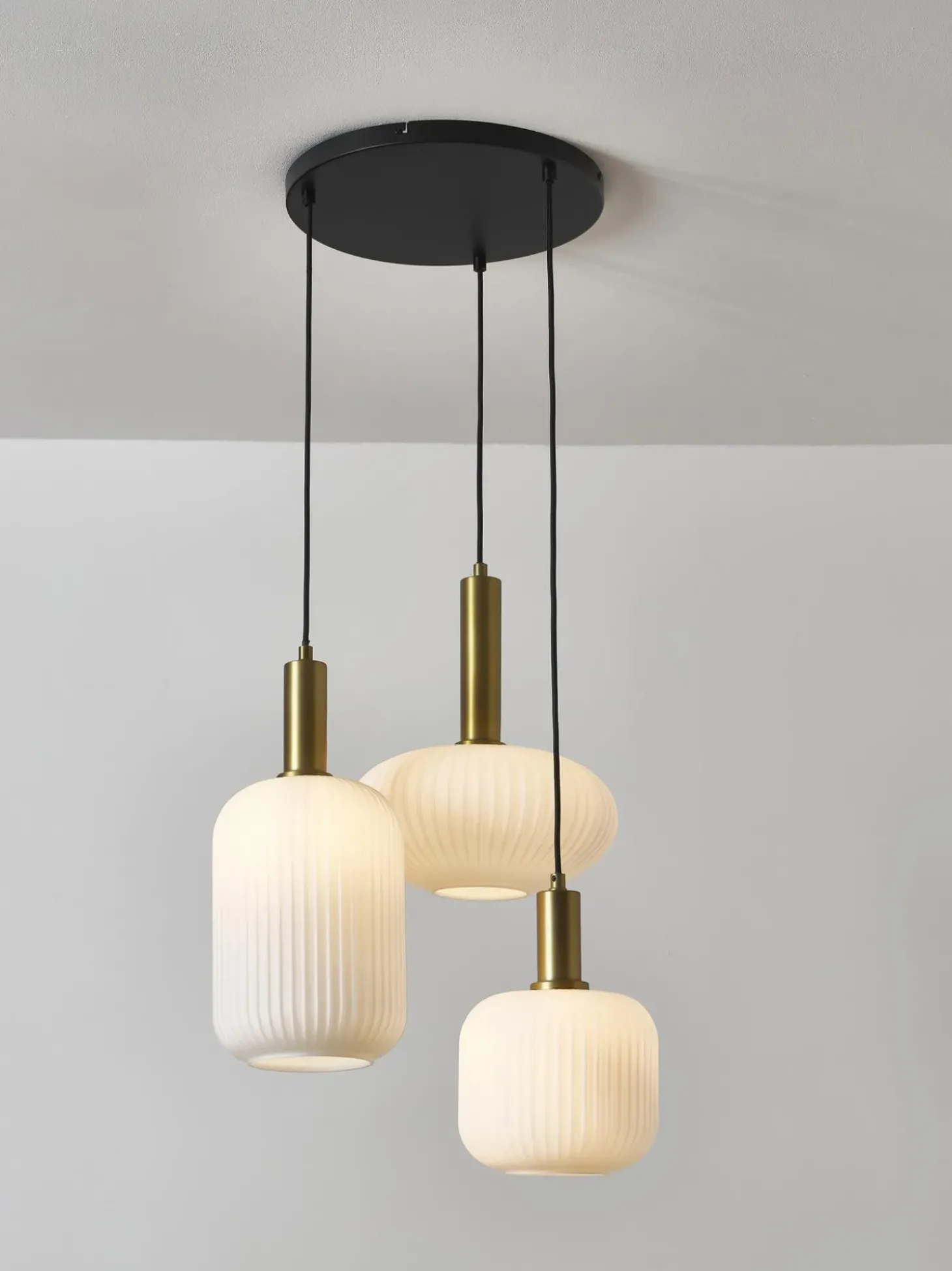 Lampada A Sospensione Cluster In Vetro Opalino Candela