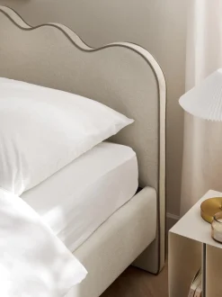 Letto Imbottito Con Testiera Ondulata Romy
