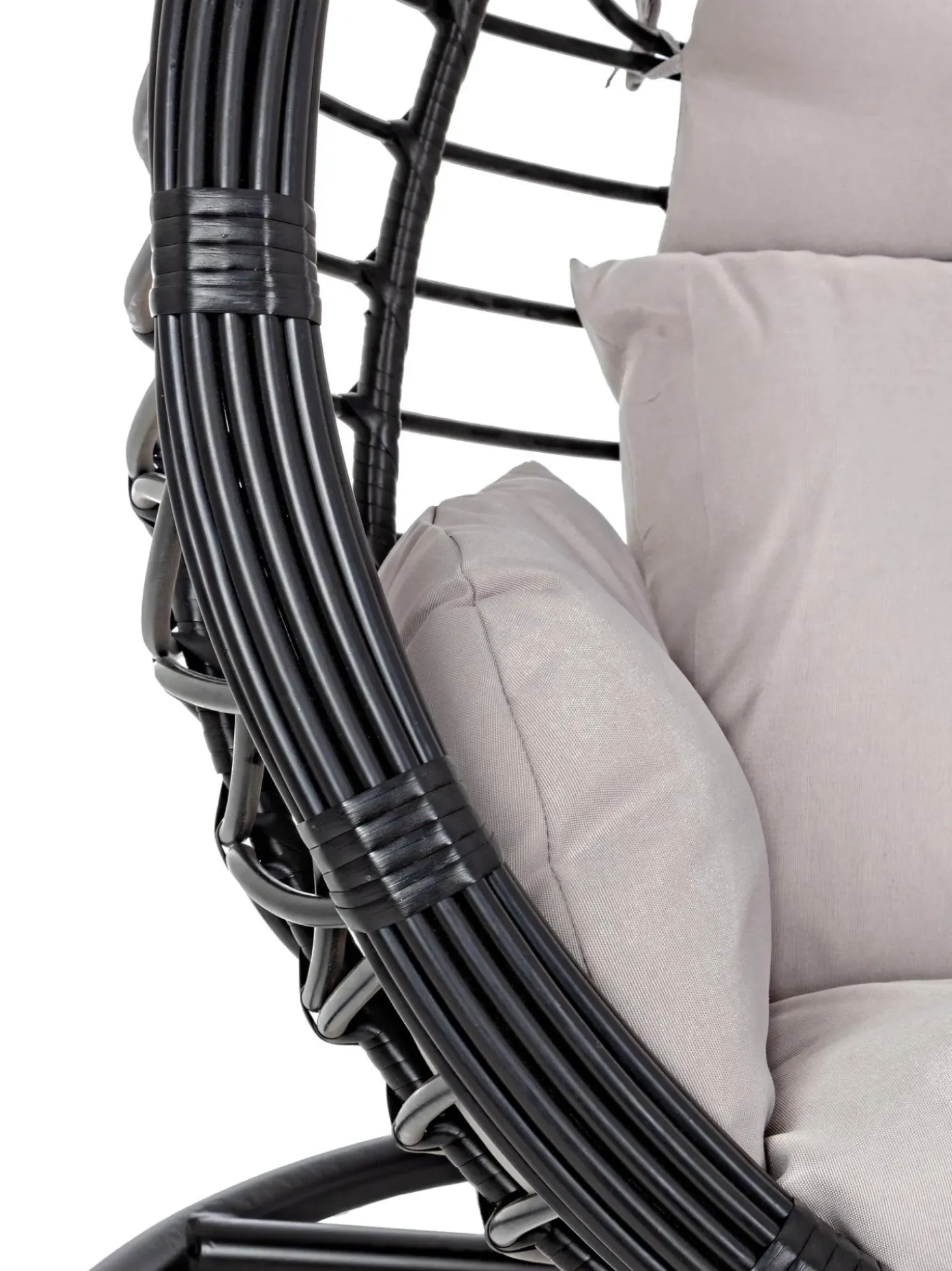 Poltrona Sospesa Color Nero Con Cuscini Torres