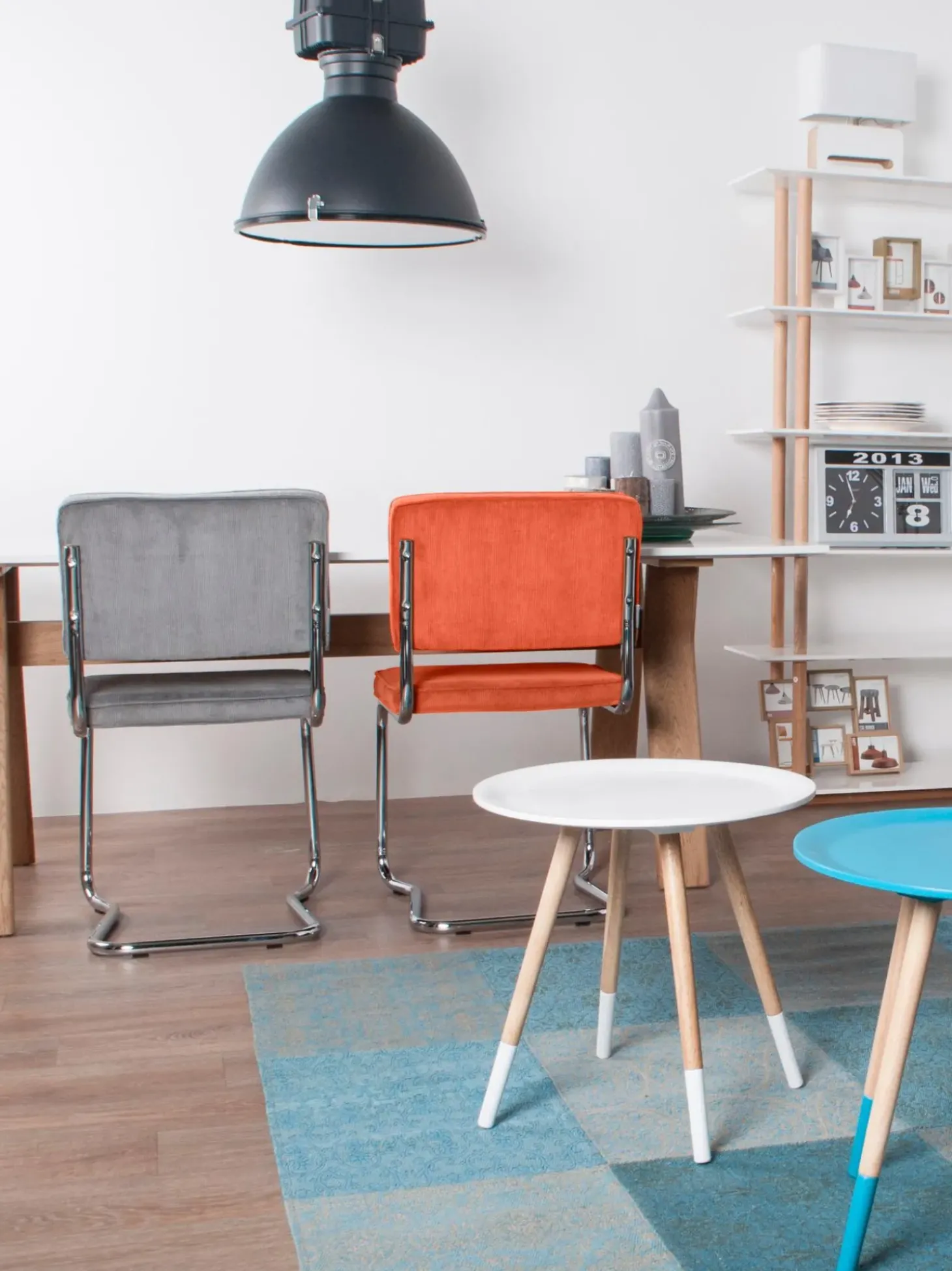 Sedia Cantilever In Velluto A Coste Kink