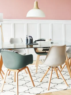 Sedia Con Braccioli E Gambe In Legno Claire