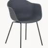 Sedia Con Braccioli In Plastica Con Gambe In Metallo Claire