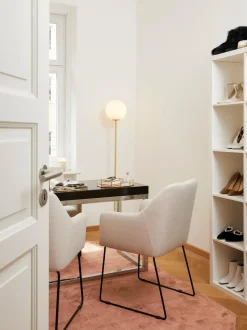 Sedia Con Braccioli In Tessuto Bianco Crema Isla