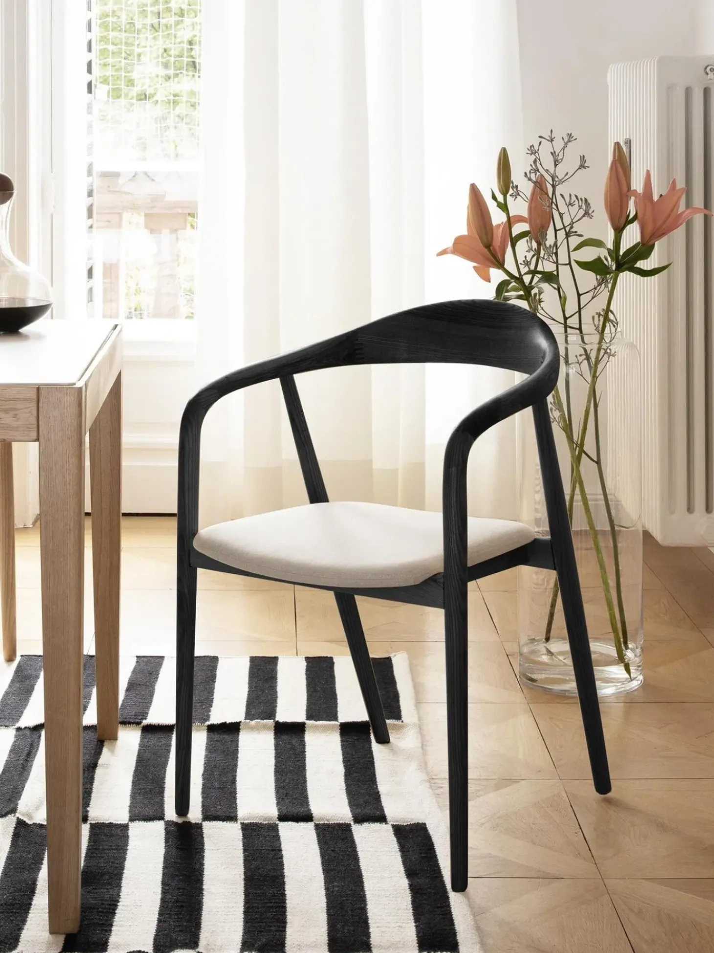 Sedia In Legno Con Braccioli E Cuscino Angelina