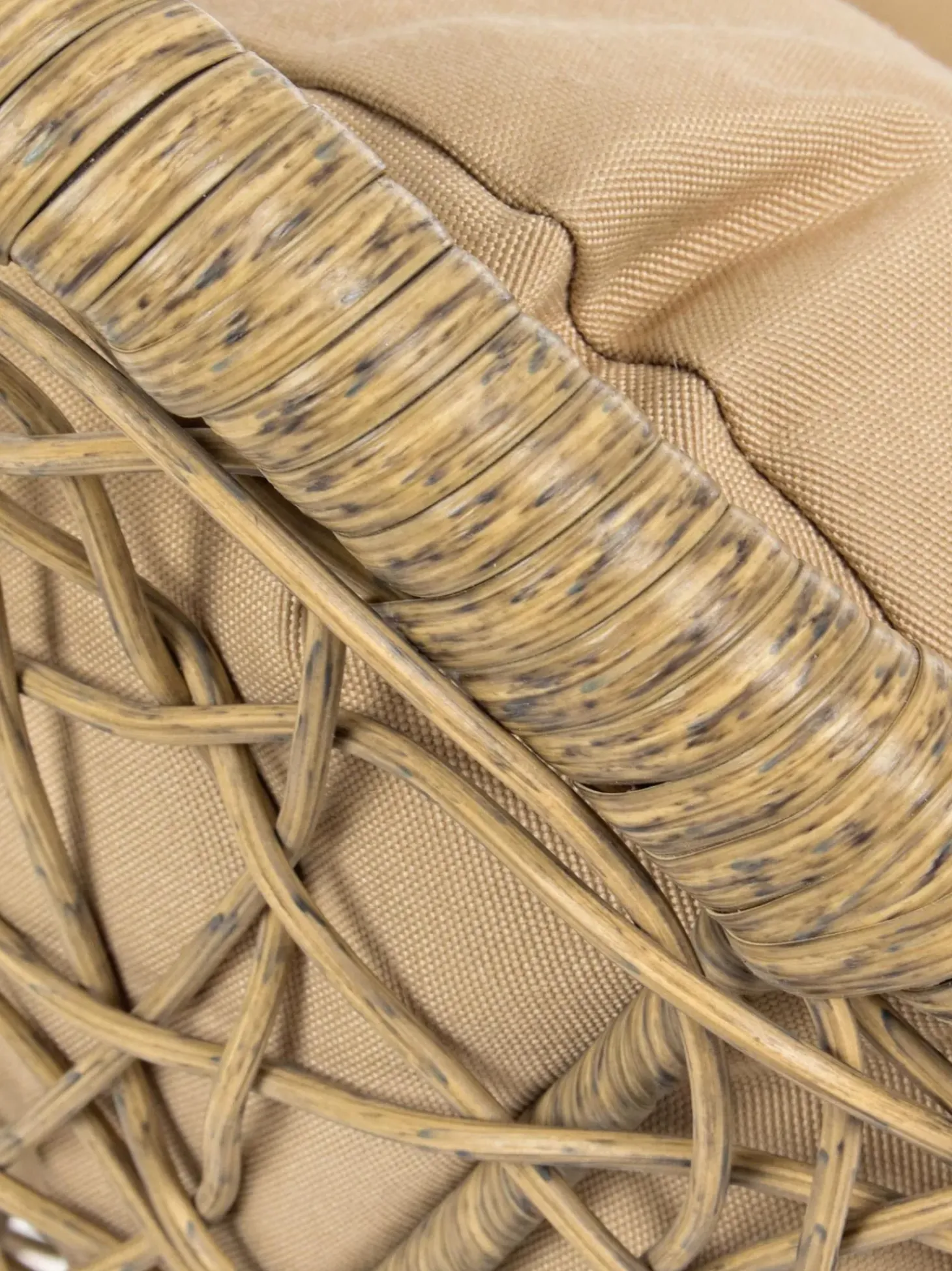 Sedia Sospesa Con Struttura In Metallo Amirantes