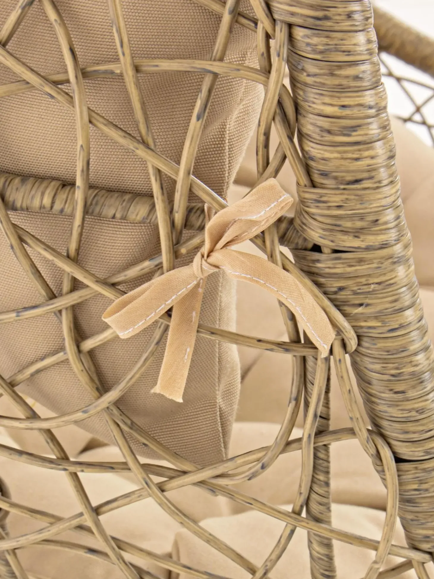 Sedia Sospesa Con Struttura In Metallo Amirantes