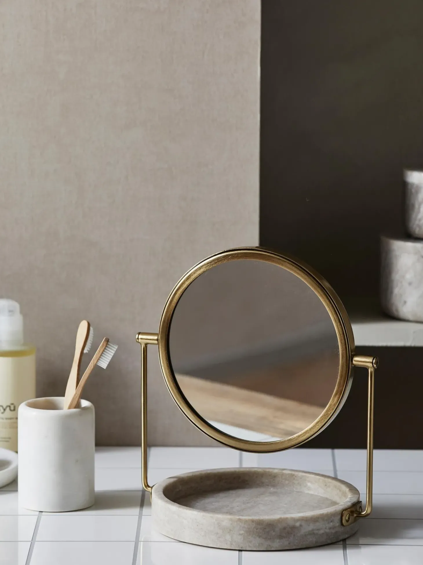 Specchio Cosmetico Con Base In Marmo Haja