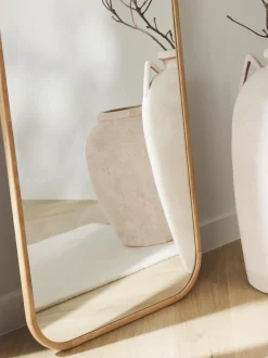 Specchio Da Parete Angolare Con Cornice In Rovere Levan