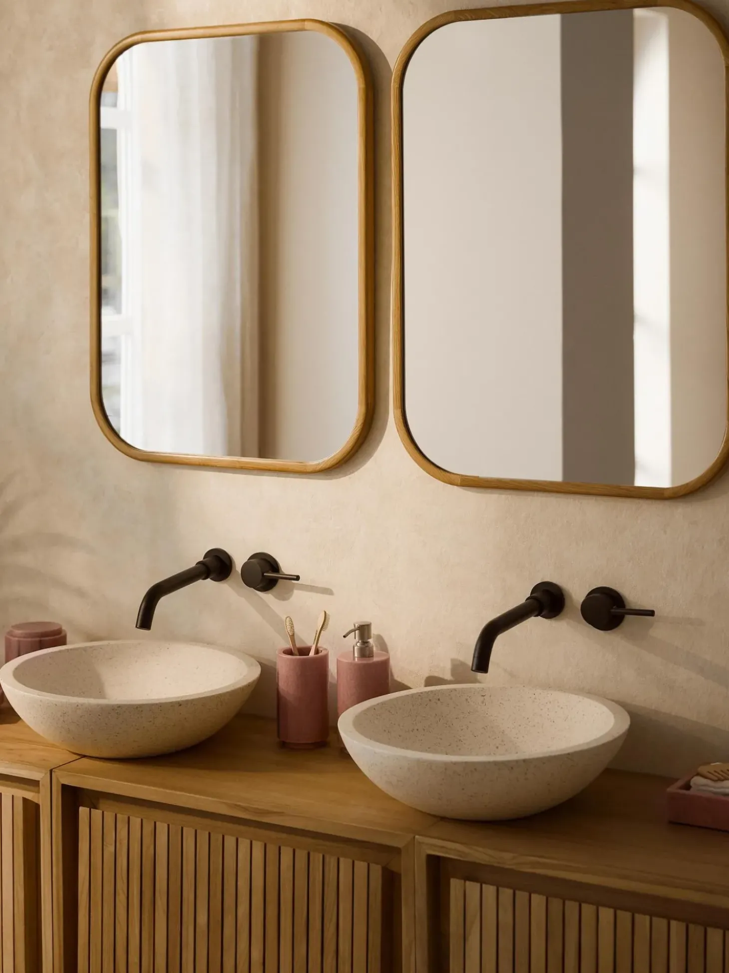 Specchio Da Parete Con Cornice In Legno Di Quercia Levan