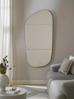 Specchio Da Parete Dalla Forma Curva Oiva