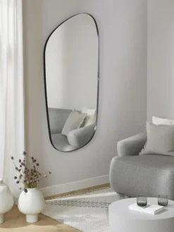 Specchio Da Parete Dalla Forma Curva Oiva