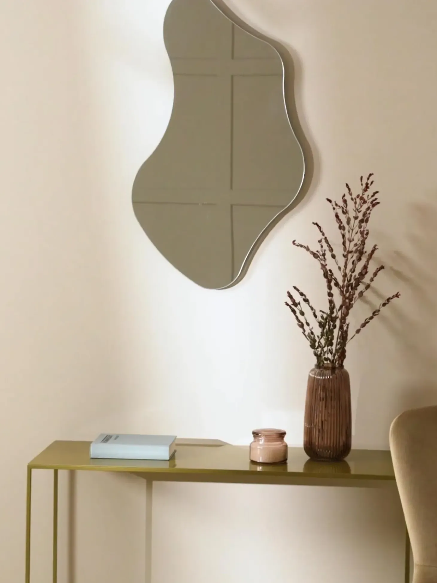 Specchio Da Parete Dalla Forma Organica Senza Cornice Lia