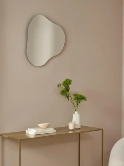 Specchio Da Parete Dalla Forma Organica Senza Cornice Lia