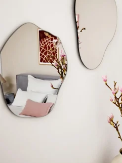 Specchio Da Parete Dalla Forma Organica Senza Cornice Lia