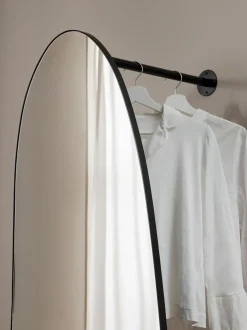 Specchio Moderno Da Parete Con Ripiano In Metallo Ophelia