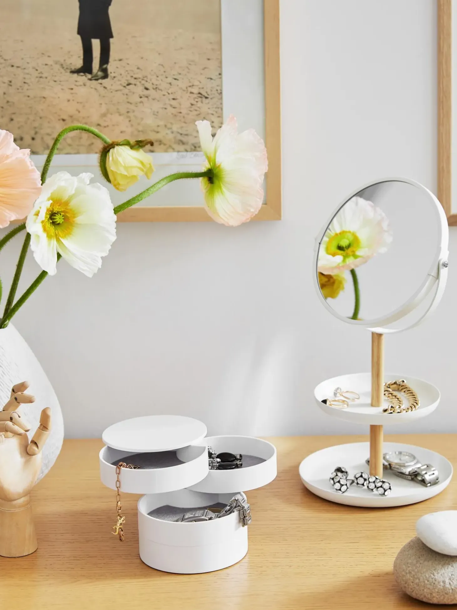 Specchio Per Trucco Rotondo Con Ingrandimento E Ripiani Tosca