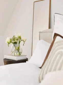 Specchio Rettangolare Da Parete Con Cornice In Legno Di Quercia Marrone Avery