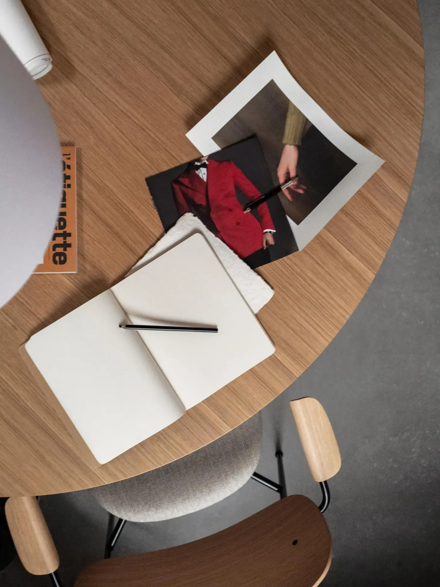 Tavolo Rotondo Con Finitura Di Quercia Androgyne, In Varie Misure