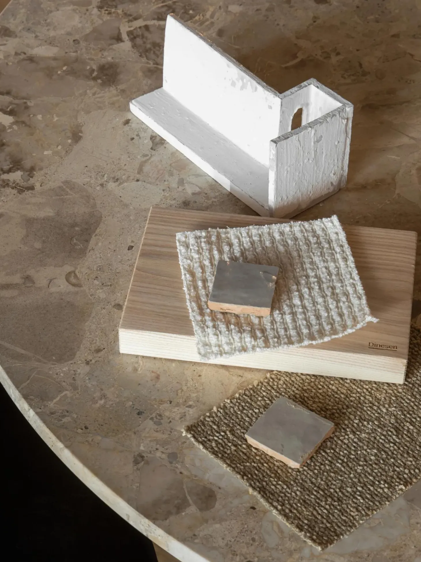 Tavolo Rotondo Con Piano In Arenaria Androgyne, O 120 Cm