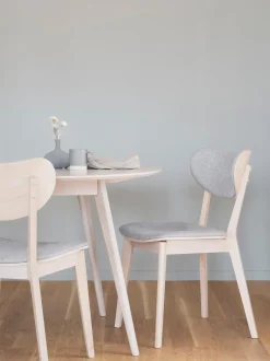 Tavolo Rotondo In Legno Di Quercia Bianco Lavato Yumi O 115 Cm