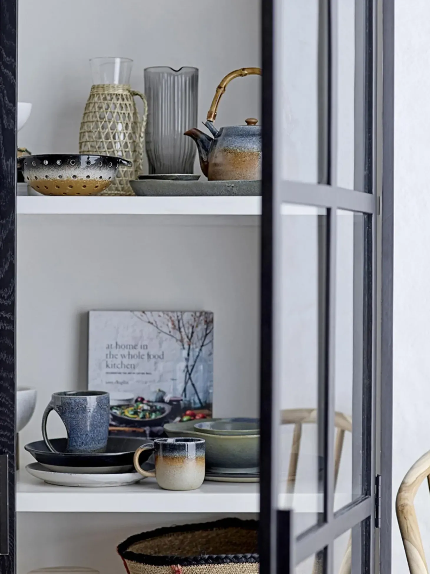 Vetrina Nera Con Ante In Vetro Jesper